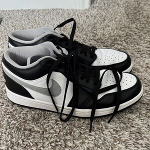 Nike Women's Black and White Sneakers
